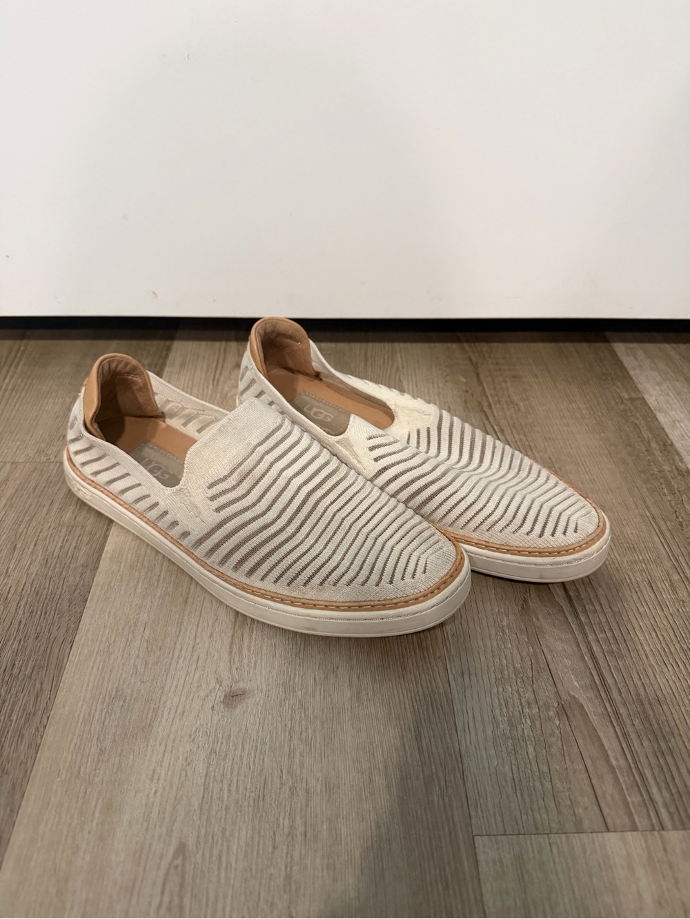 UGG Women's Slip-On Knit Mules in Cream and Taupe Size 7